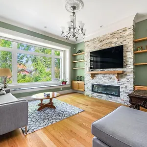Guest house Haven: Luxurious Private Bedroom Near Attractions, Vancouver