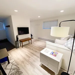 Bed & Breakfast Small Private At Kitsilano, Vancouver