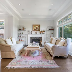 Guest house Elegant With Private Bathroom, Vancouver