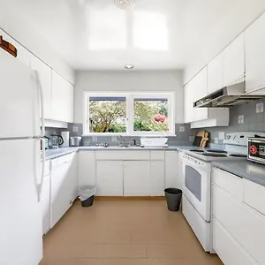 Guest house Spacious Bedroom House In With Modern Amenities, Vancouver