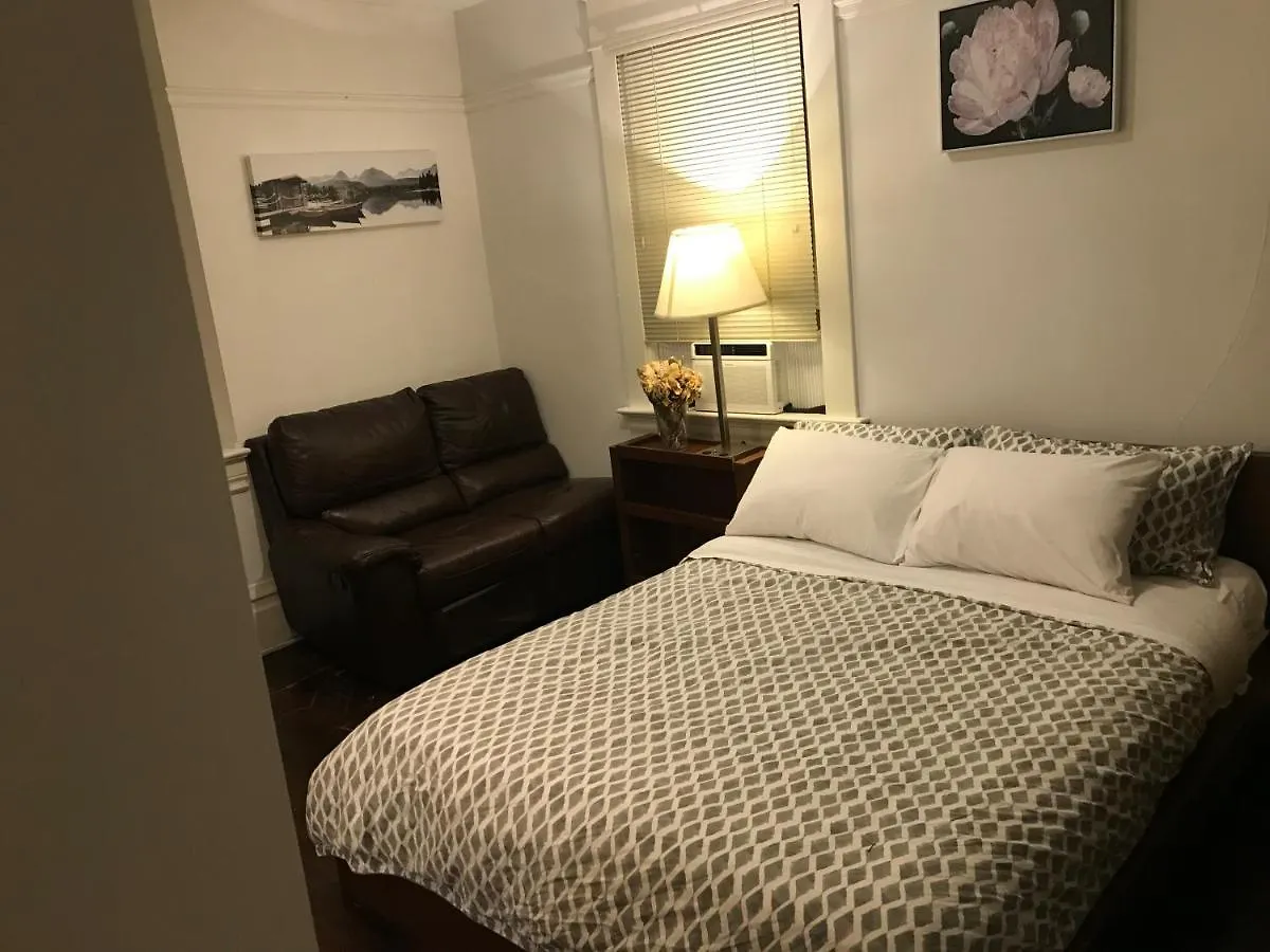 Vancouver West Guesthouse كندا