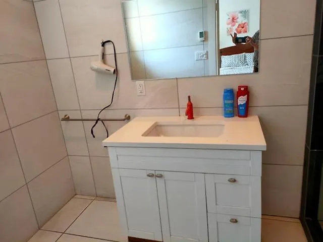 Vancouver West Guesthouse بيت ضيافة